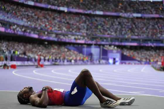 Noah Lyles of the United States reacts after the men's 200-meter final in Paris on Thursday.  [XINHUA/YONHAP]