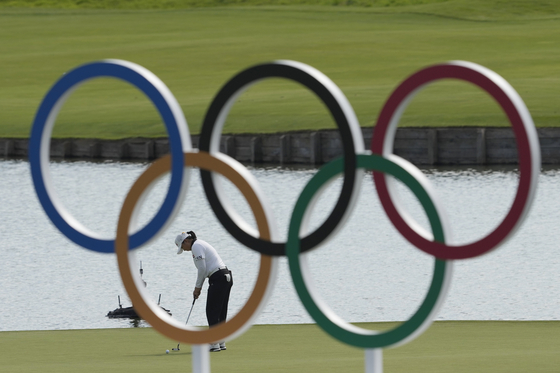 Ruoning Yin of China putts on the 15th green during the second round of the women's golf event at Le Golf National in Saint-Quentin-en-Yvelines, France on Thursday. [AP/YONHAP]