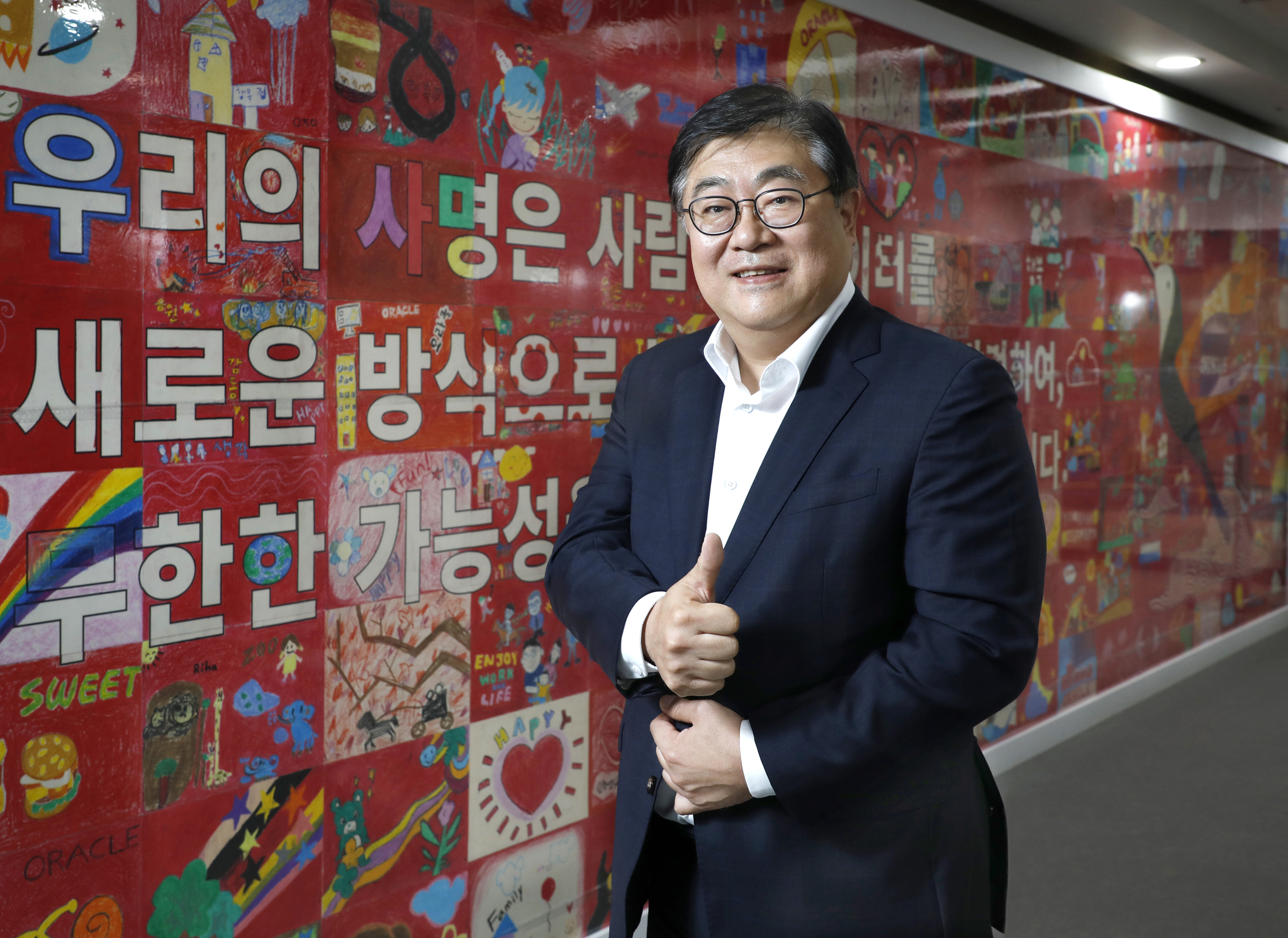 Oracle Korea Managing Director Kim Sung-ha poses for a photo after an interview with the Korea JoongAng Daily at the tech giant's office in southern Seoul on Tuesday. [PARK SANG-MOON]