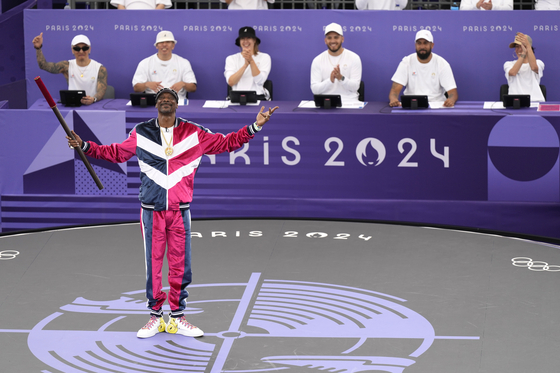 American artist Snoop Dogg performs a short dance on stage prior to the breaking competition at La Concorde Urban Park in Paris on Friday. [AP/YONHAP]