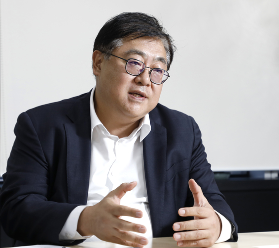 Oracle Korea Managing Director Kim Sung-ha speaks during an interview with the Korea JoongAng Daily at the tech giant's office in southern Seoul on Tuesday. [PARK SANG-MOON]