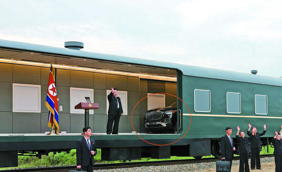 A new black SUV with a Mercedes-Benz logo is spotted at North Korean leader Kim Jong-un's speech on measures to support flood victims during his visit to a temporary shelter in Uiju County in North Pyongan in this photo released by the state-run Korean Central News Agency on Aug. 10. [YONHAP]