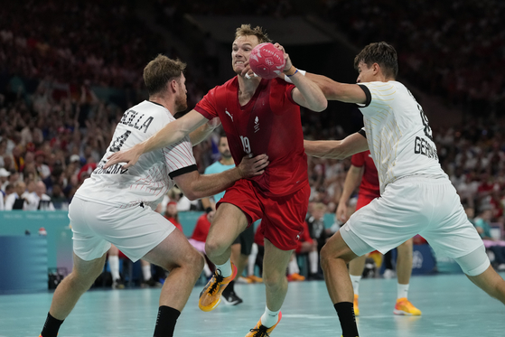 Denmark's Mathias Gidsel is in action during the gold medal handball match against Germany at the Paris Olympics in Villeneuve-d'Ascq, France on Sunday. [AP/YONHAP]