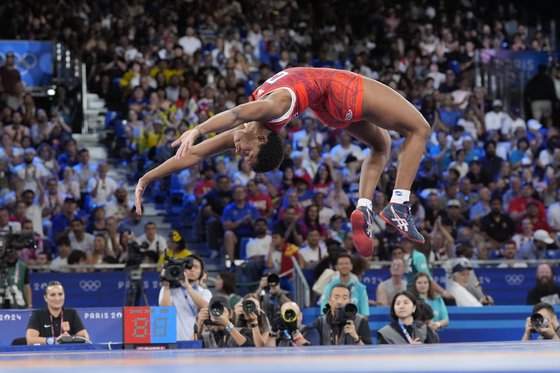 Cuba's De La Caridad Marin Potrille celebrates after defeating Kyrgyzstan's Aiperi Medet Kyzy in their women's freestyle 76-kilogram bronze medal wrestling match at the Paris Olympics at Champ-de-Mars Arena in Paris on Sunday. [AP/YONHAP] 