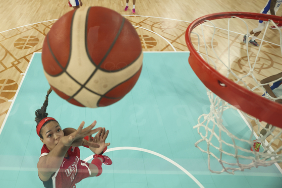 The United States' Napheesa Collier shoots for a basket during the women's gold medal basketball game against France at Bercy Arena in Paris, France. [AP/YONHAP]