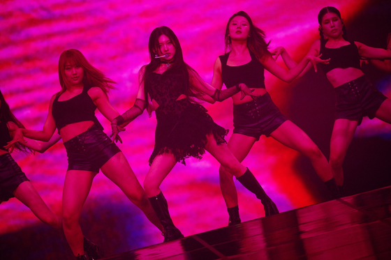 Performance of the girl group IVE at the encore concert of the world tour “Show What I Have” at the KSPO Dome in southern Seoul on August 10 and 11 (STARSHIP ENTERTAINMENT)