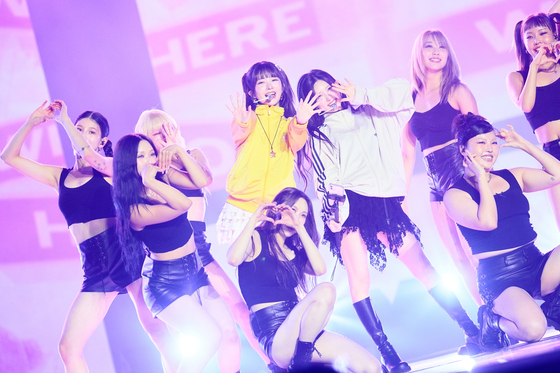 Performance of the girl group IVE at the encore concert of the world tour “Show What I Have” at the KSPO Dome in southern Seoul on August 10 and 11 (STARSHIP ENTERTAINMENT)