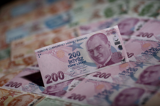 Turkish lira banknotes [REUTERS/YONHAP]