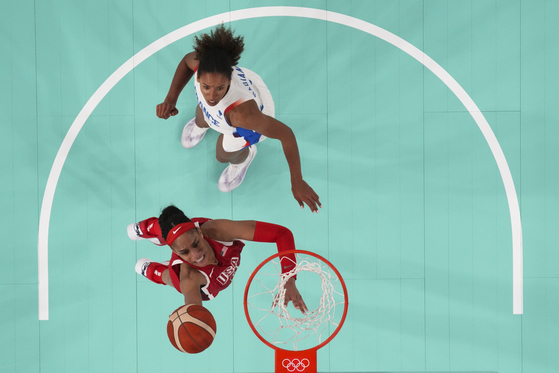 United States' A'ja Wilson shoots for a basket as Marieme Badiane of France, watches during the women's gold medal basketball game at Bercy Arena in Paris at the 2024 Paris Olympics on Sunday. [AP/YONHAP]