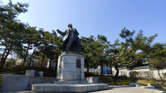 A statue of independence activist Yi Bong-chang in Hyochang Park, Yongsan District, central Seoul [JOONGANG ILBO]