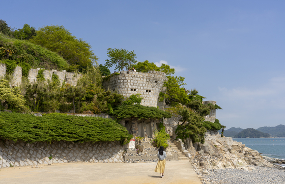 Maemi Castle, a stop in "Discover the Beauty of Tongyeong & Geoje in 4 Days" travel package, is a man-made castle in Geoje, South Gyeongsang [JOONGANG ILBO]