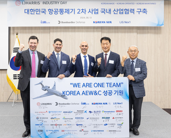 Park Jung-woo second from right, senior vice president of Korean Air's aerospace business division, and other attendees pose for a photo at an aerospace industry meeting organized together with U.S. defense firm L3Harris Technologies in Seoul on Aug. 13, 2024, in this photo provided by Korean Air. [KOREAN AIR]