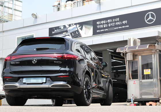 A Mercedes EV at a service center in Seoul to get a free checkup on Wednesday. [YONHAP]