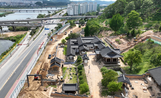 Restoration construction is underway at Imcheonggak in Andong, North Gyeongsang, a traditional Korean house of the aristocrat Seokju Lee Sang-ryong (1858-1932), in an undated photo provided by the city government. [ANDONG CITY GOVERNMENT]