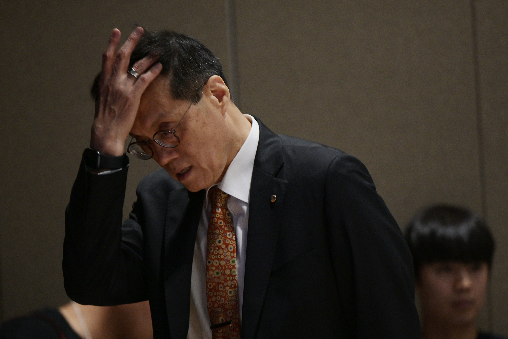 Bank of Korea Gov. Rhee Chang-yong walks away from the podium after a press conference held following a rate-setting meeting at the central bank in Jung District, central Seoul, on May 23. [JOINT PRESS CORPS] 