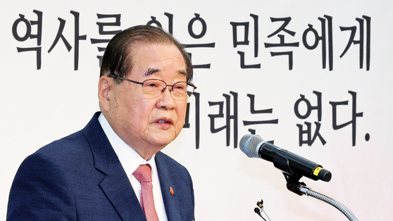 Lee Jong-chan, head of the Heritage of Korean Independence, speaks during a separate ceremony to commemorate the country's Liberation Day at Kim Koo Museum & Library in Yongsan District, central Seoul, on Thursday. [NEWS1]