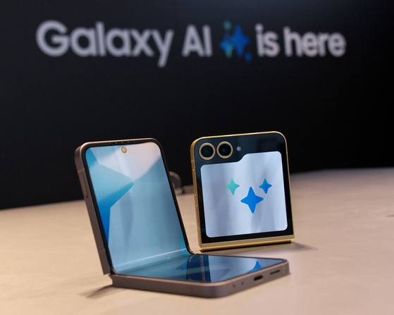 The Galaxy Z Flip 6s are displayed at the ″Galaxy Experience Space″ in Tokyo, Japan on July 10, 2024. [UPI/YONHAP]