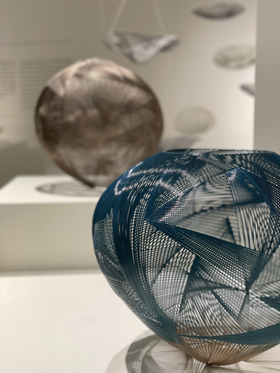 Cheon Woo-sun’s wire vessels are on display at the Seoul Museum of Craft Art in the exhibition “Durable Objects by Metalsmiths.”" Exhibition at the beginning of the year (SOLUNA ART GROUP)