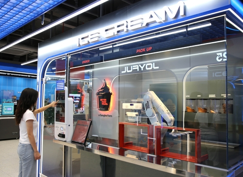 A customer at GS Retail's pop-up store orders ice cream at its "Retail Tech Zone." [GS RETAIL]