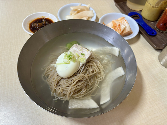 Pyongyang naengmyeon at Pyongyang Myeonok in Jung District, central Seoul [LEE JIAN]