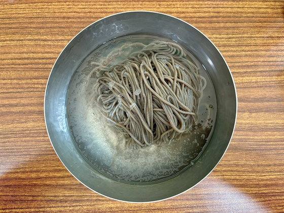 Makguksu at Seongcheon Makguksu in Dongdaemun District, eastern Seoul [LEE JIAN]