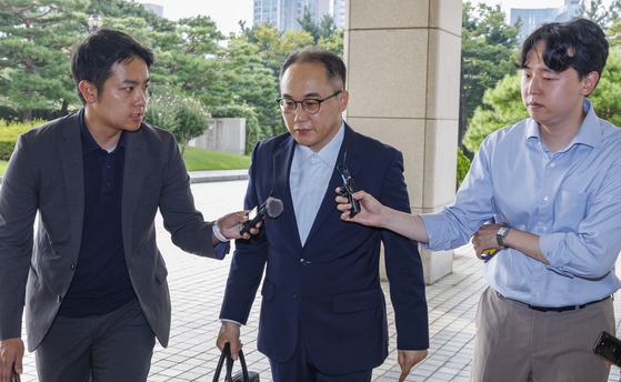 Top prosecutor hands over first lady handbag case to investigation review committee