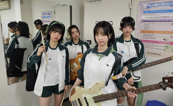 Girl group rock band QWER to release new music in September