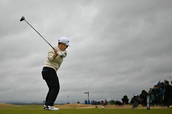 Shin Ji-yai plays from the third tee on day four of the Women's British Open on the Old Course at St Andrews in St Andrews, Scotland on Sunday. [AFP/YONHAP]