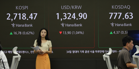 A screen in Hana Bank's trading room in central Seoul shows the Kospi opening on Monday. [YONHAP]