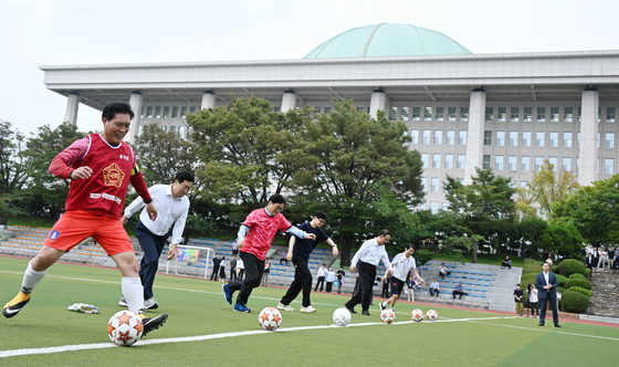 Politicians put aside differences for friendly match in National Assembly