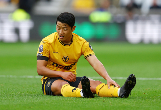 Wolverhampton Wanderers' Hwang Hee-chan reacts during a game against Chelsea at the Molineux in Wolverhampton, England on Sunday. [REUTERS/YONHAP]