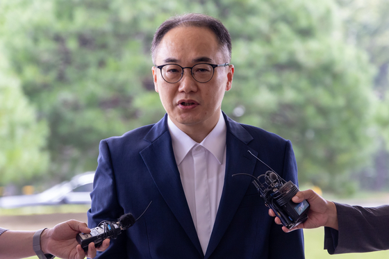 Prosecutor General Lee One-seok, center, speaks to reporters before entering his office in Seocho District, southern Seoul, on Monday. [YONHAP]