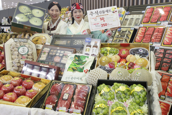 Models display gift sets for the Chuseok harvest festival holiday at a ...