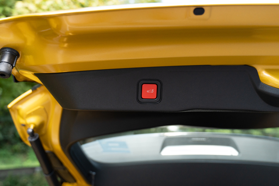 The Jeep Avenger features an electronic boot lid. [CHO YONG-JUN]