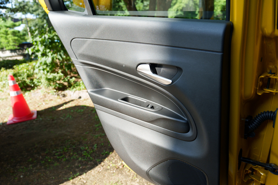 The door panel of the Jeep Avenger is mostly constructed with hard plastic parts. [CHO YONG-JUN]