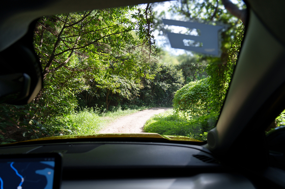 The Jeep Avenger's test drive included a short semi-off-road course. [CHO YONG-JUN]