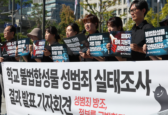 Members of the Korean Teachers and Education Workers Union hold a press conference at the Government Complex in Jongno District, central Seoul, on Thursday to announce the results of an investigation into deepfake-related sex crimes in schools. (YONHAP)