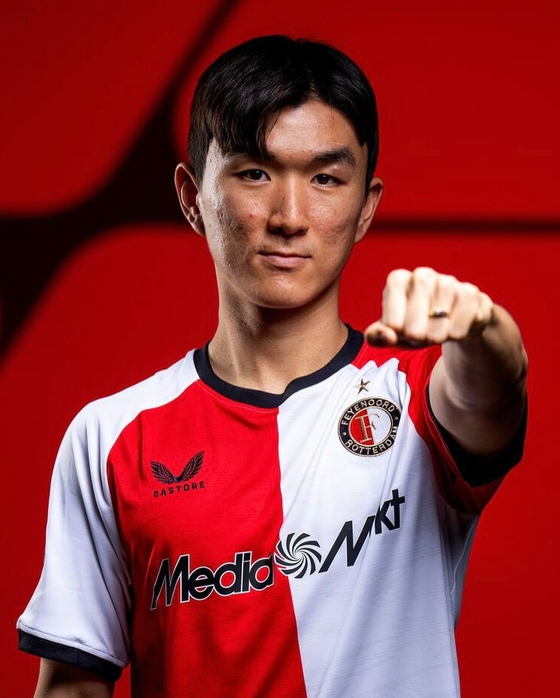 Feyenoord midfielder Hwang In-beom poses in a photo shared on the club's official Instagram account on Monday. [SCREEN CAPTURE]