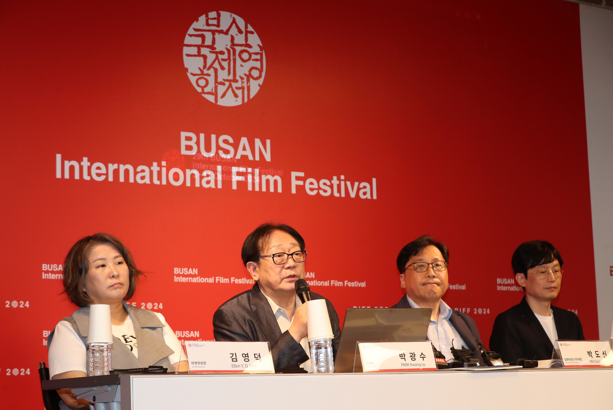 Busan International Film Festival's chairperson Park Kwang-su speaks during a press conference held in Haeundae District, Busan, ahead of the festival, on Tuesday morning. From left, ACFM director Ellen Y.D. Kim, chairperson Park Kwang-su, interim festival director Pak Do-sin and program director Nam Dong-chul. [NEWS1]