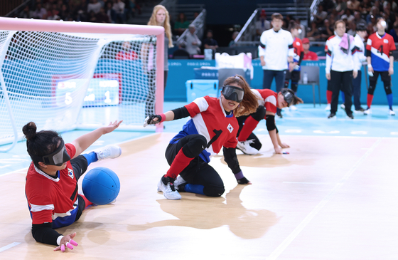 The Korean women's goalball team compete during the quarterfinals against Turkey at the 2024 Paris Paralympic Games on Tuesday in Paris. [NEWS1] 