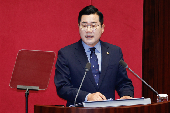 Democratic Party floor leader Park Chan-dae speaks at the National Assembly in Yeouido, western Seoul, on Wednesday. [NEWS1]