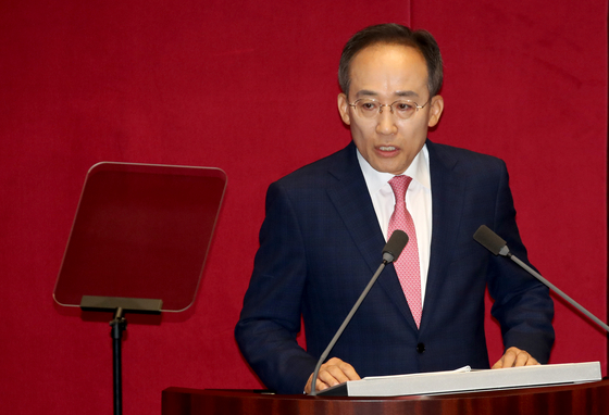 People Power Party floor leader Choo Kyung-ho speaks at the National Assembly in Yeouido, western Seoul, on Thursday. [NEWS1] 