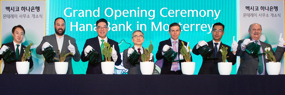 Hana Financial Group Vice Chairman Lee Eun-hyung, third from left, Korean Ambassador to Mexico Huh Tae-wan, fourth from left, and Mexican financial regulator CNBV Vice President Jose Ramon Canales Marquez, fifth from left, water cacti to celebrate the opening of a Hana Bank sales branch in Monterrey in northeastern Mexico on Tuesday. [HANA FINANCIAL GROUP] 