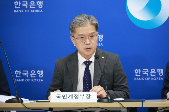 Kang Chang-gu, head of national accounts at the Bank of Korea (BOK), speaks during a press briefing held at the central bank in central Seoul on Thursday. [BOK]