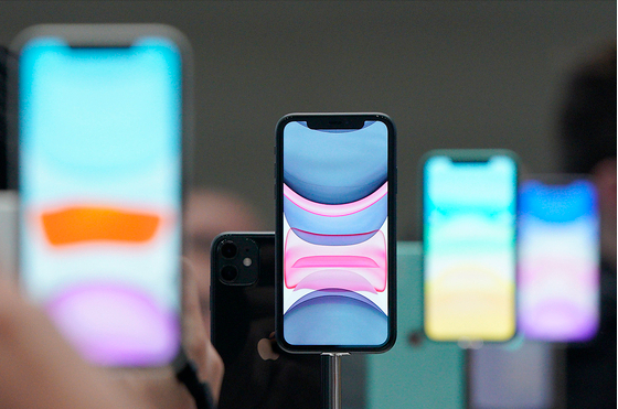 iPhones are displayed during an event in Cupertino, California, on Sept. 10, 2019. [AP/YONHAP]