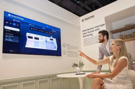 Models try out Samsung's SmartThings' 3-D Map View feature at the IFA 2024 trade show in Berlin, which runs until Sept. 10. [SAMSUNG ELECTRONICS]