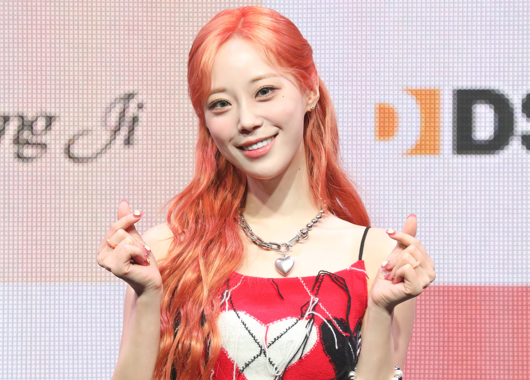 KARA's Hur Young-ji poses for the camera during a press showcase for her first solo physical single ″Toi Toi Toi″ held at the Shinhan pLay Live Hall in Mapo District, western Seoul on Sept. 12, 2023, ahead of the single release [DSP MEDIA, RBW]