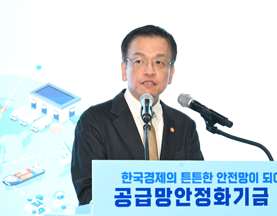 Finance Minister Choi Sang-mok speaks during a launching ceremony of a supply chain stabilization fund at the headquarters of the Export-Import Bank of Korea in western Seoul on Thursday. [MINISTRY OF ECONOMY AND FINANCE]