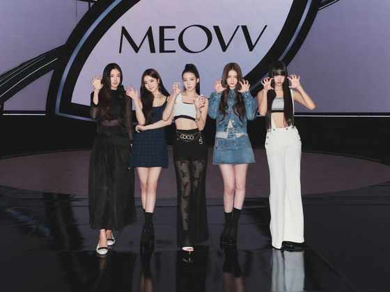 Girl group Meovv [THE BLACK LABEL]