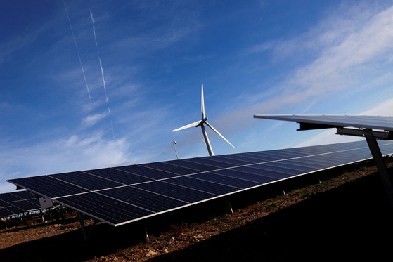 View of a hybrid power park with solar panels and wind turbines in Sabugal, Portugal. [REUTERS/YONHAP]